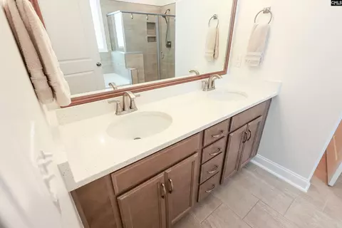 Bath - 3350 Rustic Dr, Sumter, SC 29150 photo 4 of 5