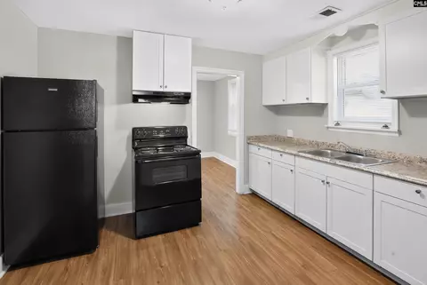 Kitchen - 1118 Summerland Dr, Cayce, SC 29033 photo 4 of 7