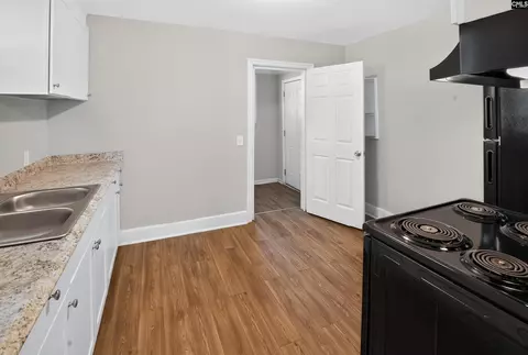 Kitchen - 1118 Summerland Dr, Cayce, SC 29033 photo 2 of 7