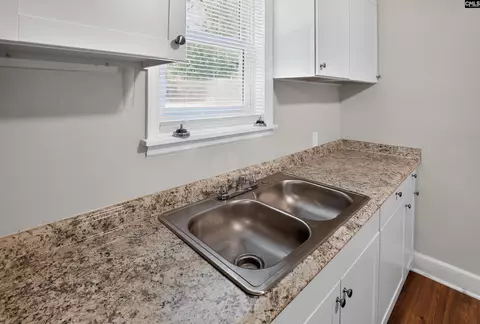 Kitchen - 1118 Summerland Dr, Cayce, SC 29033 photo 5 of 7