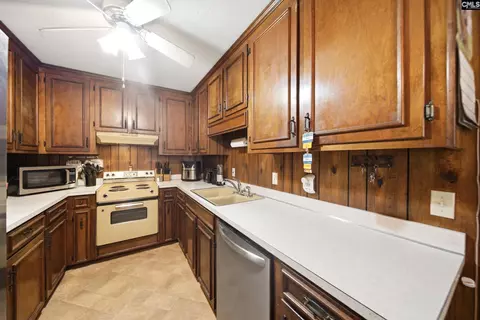 Kitchen - 5641 Longview Rd, Sumter, SC 29154 photo 2 of 2