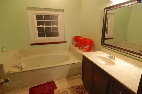 Bath - 210 Hutto Hl, Gilbert, SC 29054 photo 2 of 5