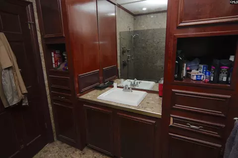 Bath - 210 Hutto Hl, Gilbert, SC 29054 photo 3 of 5