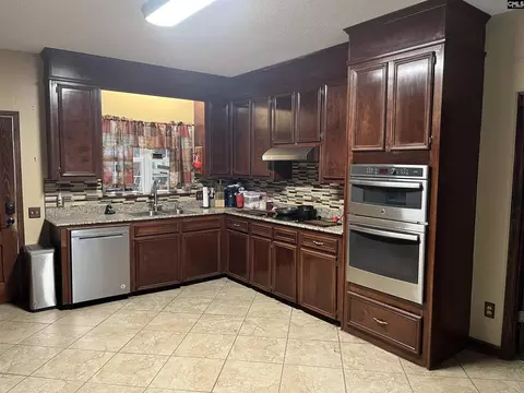 Kitchen - 210 Hutto Hl, Gilbert, SC 29054 photo 2 of 4