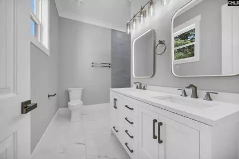 Bath - 263 Killian Point Rd, Chapin, SC 29036 photo 5 of 8