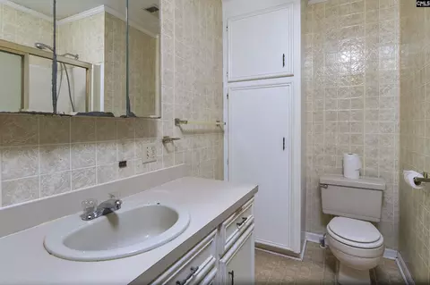 Bath - 409 Hayride Rd, Gilbert, SC 29054 photo 1 of 2