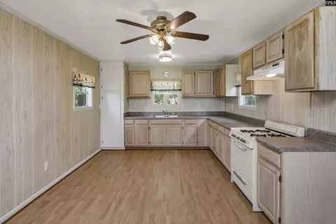 Kitchen - 409 Hayride Rd, Gilbert, SC 29054 photo 2 of 4