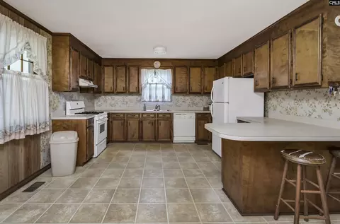 Kitchen - 409 Hayride Rd, Gilbert, SC 29054 photo 3 of 4