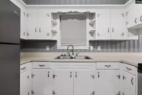 Kitchen - 1454 Fork Ave, Irmo, SC 29063 photo 3 of 3