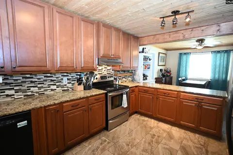 Kitchen - 4656 Augusta Hwy, Gilbert, SC 29054 photo 4 of 4