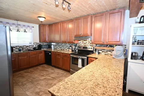Kitchen - 4656 Augusta Hwy, Gilbert, SC 29054 photo 3 of 4