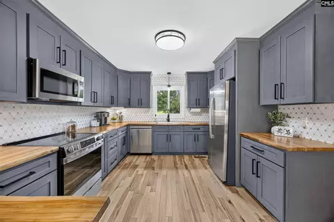 Kitchen - 5377 Hunts Mill Rd, Chesterfield, SC 29709 photo 4 of 6