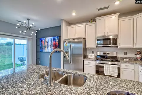Kitchen - 1044 Cornelia St, Elgin, SC 29045 photo 4 of 6