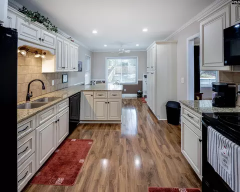Kitchen - 103 Longleaf Dr, Cayce, SC 29033 photo 3 of 4