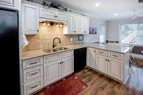 Kitchen - 103 Longleaf Dr, Cayce, SC 29033 photo 2 of 4