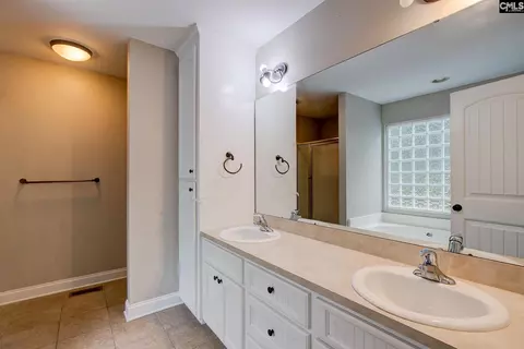 Bath - 2511 Jack Pine Ct, Elgin, SC 29045 photo 2 of 3