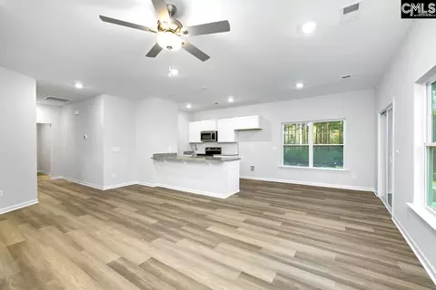 Living - 161 Raglins Way, Lugoff, SC 29078 photo 2 of 3