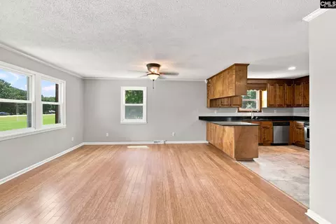 Living - 33230 Hwy 76 E, Kinards, SC 29355 photo 2 of 5