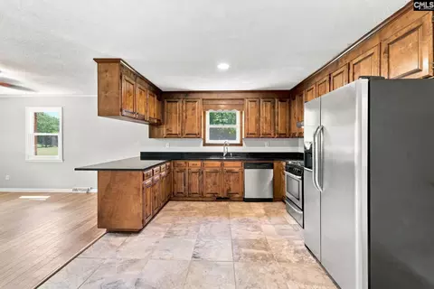 Kitchen - 33230 Hwy 76 E, Kinards, SC 29355 photo 2 of 3