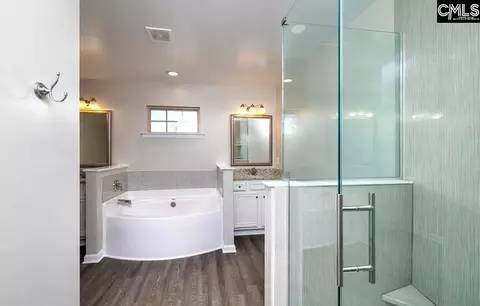 Bath - 160 Niblick Dr, Sumter, SC 29154 photo 2 of 8