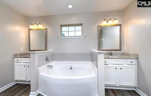 Bath - 160 Niblick Dr, Sumter, SC 29154 photo 4 of 8