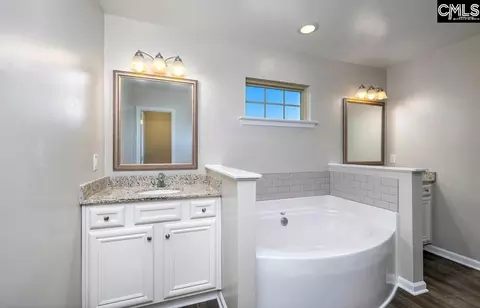 Bath - 160 Niblick Dr, Sumter, SC 29154 photo 3 of 8