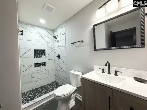 Bath - 2037 Windsor Dr, Cayce, SC 29033 photo 5 of 8