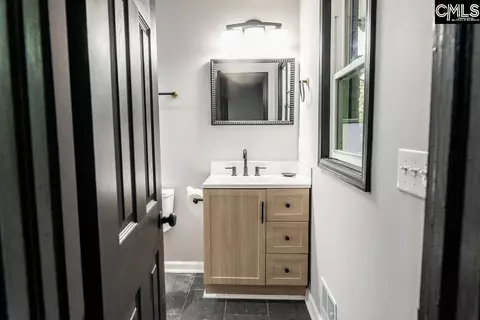 Bath - 2037 Windsor Dr, Cayce, SC 29033 photo 3 of 8