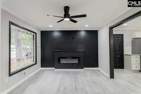 Living - 2037 Windsor Dr, Cayce, SC 29033 photo 2 of 3