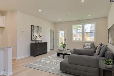 Living - 829 Huxley Ln, Elgin, SC 29045 photo 4 of 6