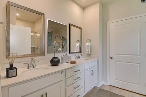 Bath - 829 Huxley Ln, Elgin, SC 29045 photo 6 of 7