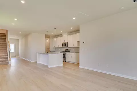 Living - 829 Huxley Ln, Elgin, SC 29045 photo 5 of 6