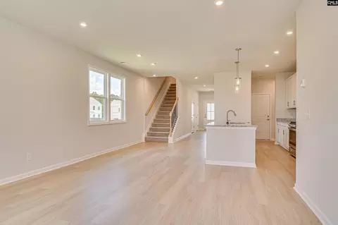Living - 829 Huxley Ln, Elgin, SC 29045 photo 2 of 6
