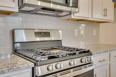 Kitchen - 829 Huxley Ln, Elgin, SC 29045 photo 5 of 7