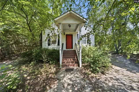 102 Desaussure St, Camden, SC 29020