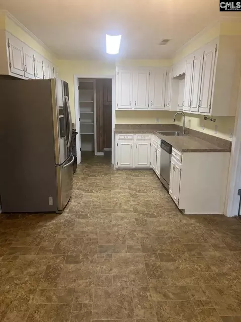 Kitchen - 40 Sunhurst Ct, Sumter, SC 29154 photo 1 of 4