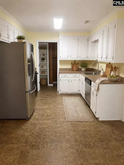 Kitchen - 40 Sunhurst Ct, Sumter, SC 29154 photo 2 of 4