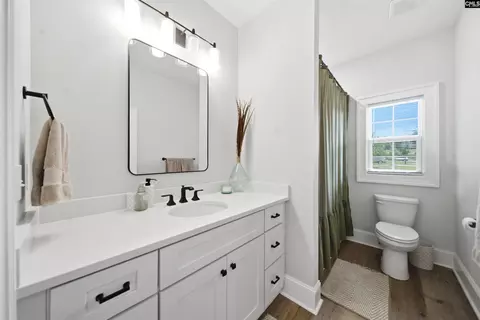 Bath - 531 Buckview Ln, Elgin, SC 29045 photo 2 of 3