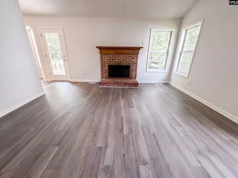 Living - 21 Glenhawk Loop, Irmo, SC 29063 photo 2 of 4