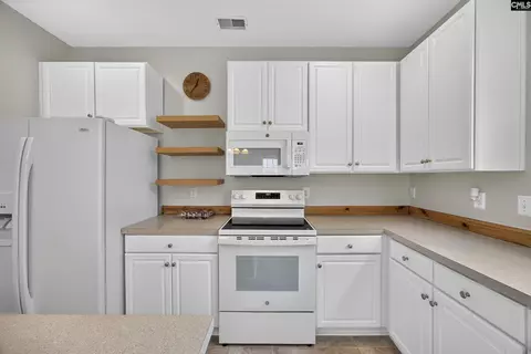 Kitchen - 928 Spears Dr, Elgin, SC 29045 photo 4 of 5