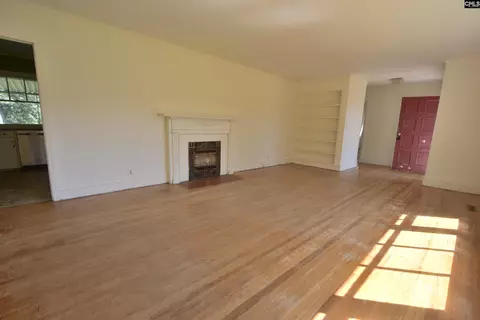 Living - 209 Noble St, Ridge Spring, SC 29129 photo 5 of 6