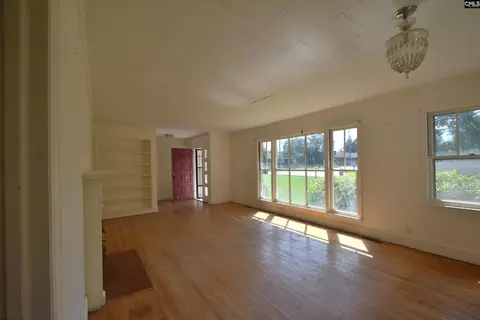 Living - 209 Noble St, Ridge Spring, SC 29129 photo 3 of 6