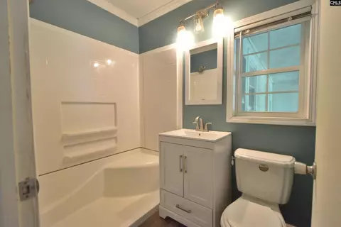 Bath - 209 Noble St, Ridge Spring, SC 29129 photo 3 of 3