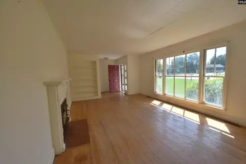 Living - 209 Noble St, Ridge Spring, SC 29129 photo 4 of 6