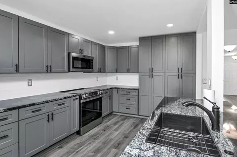 Kitchen - 48 Rustyred Ct, Chapin, SC 29036 photo 4 of 8