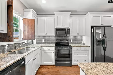 Kitchen - 8 Willbrook Dr, Lugoff, SC 29078 photo 2 of 3
