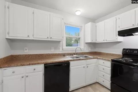 Kitchen - 200 Cable Head Rd, Irmo, SC 29063 photo 2 of 3