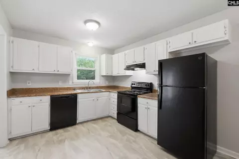 Kitchen - 200 Cable Head Rd, Irmo, SC 29063 photo 3 of 3