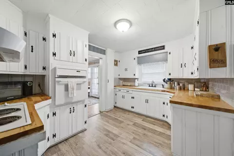 Kitchen - 495 Barnwell St, Springfield, SC 29146 photo 1 of 2