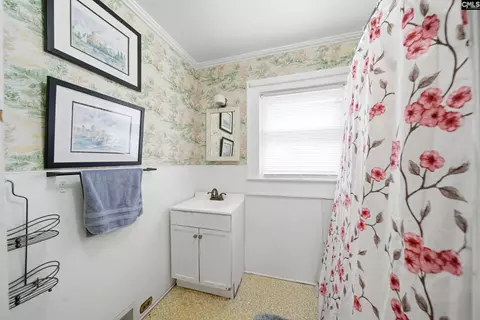 Bath - 495 Barnwell St, Springfield, SC 29146 photo 1 of 2